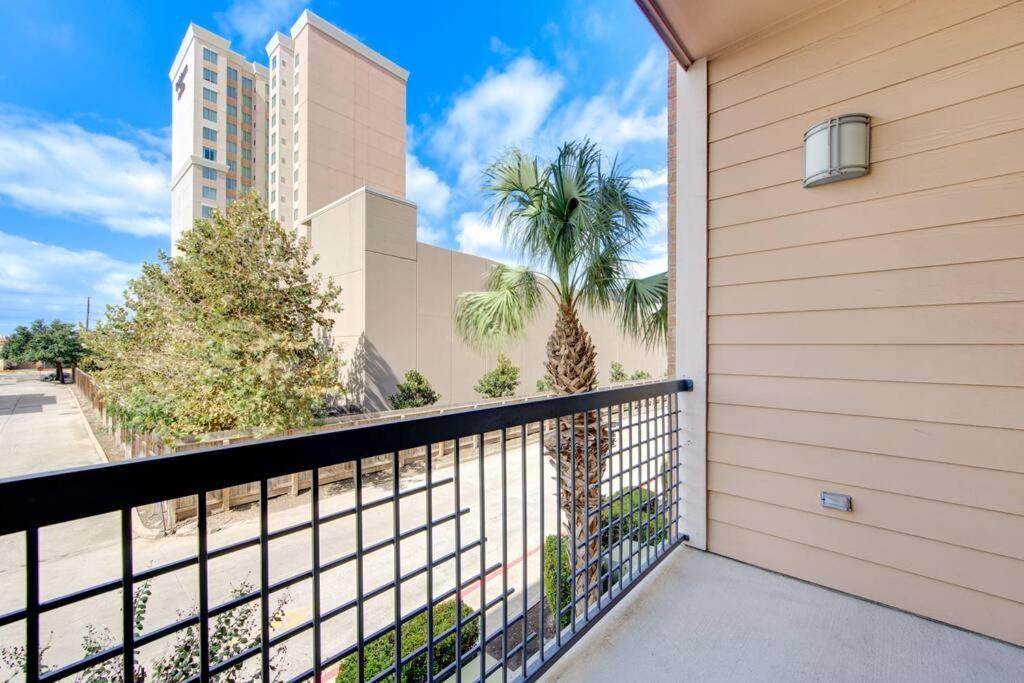 1Br Urban Retreat Pool Gym Near Nrg Wifi Petok Apartment Houston Exterior photo